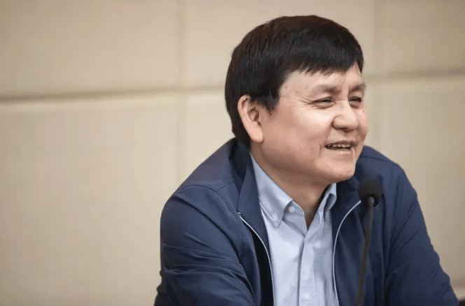 张文宏不做医生了？新身份曝光<strong></p>
<p>炒原油交易平台</strong>！网友：想到范志毅