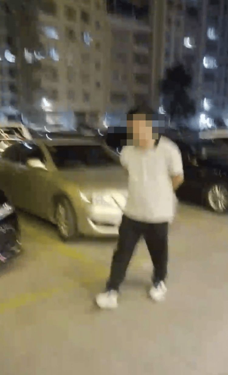 广东茂名高三女生从教学楼跳下<strong></p>
<p>炒原油交易平台</strong>，家属称留有遗书，学校：正在协商