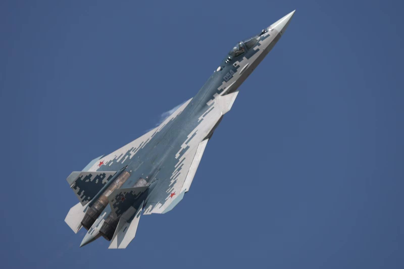 眼镜蛇机动！俄罗斯战机苏-57<strong></p>
<p>炒原油交易平台</strong>，在珠海上空高难度“炫技”！