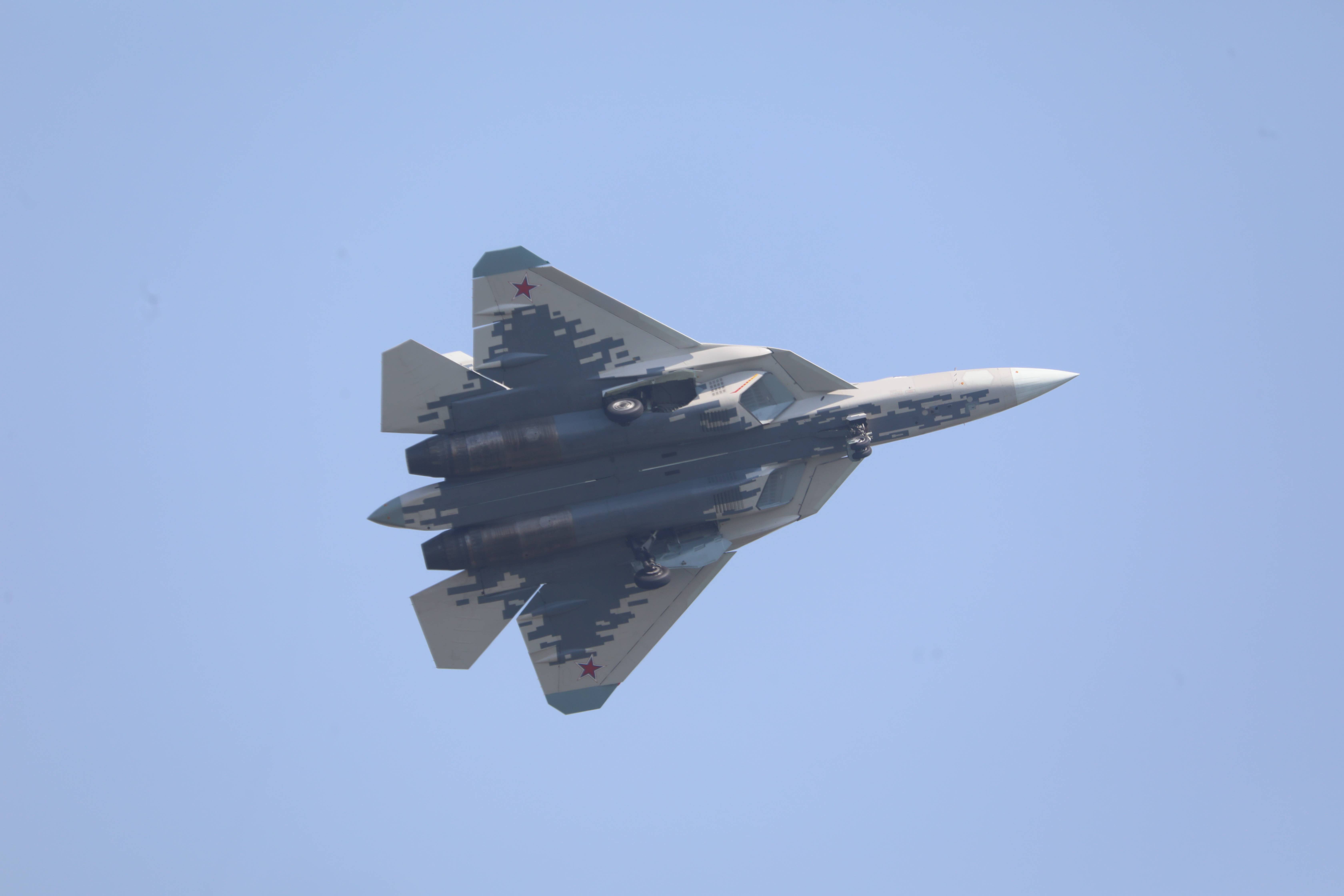 眼镜蛇机动！俄罗斯战机苏-57<strong></p>
<p>炒原油交易平台</strong>，在珠海上空高难度“炫技”！