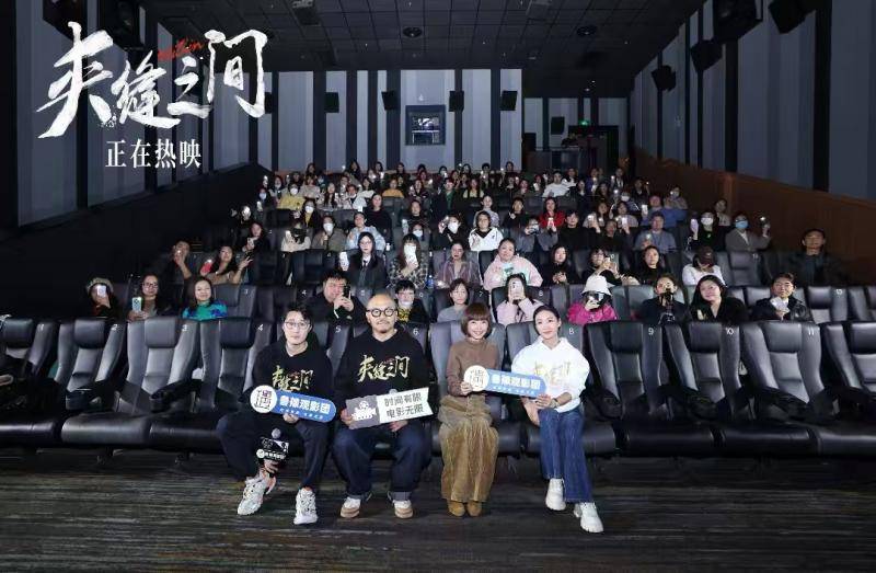 《夹缝之间》今日上映 陶昕然与女儿首映礼合唱《马马嘟嘟骑》