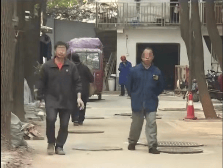 长沙一小区变“井”区：9栋楼井盖多达170个<strong></p>
<p>炒币平台</strong>，施工方称地下管网复杂只能加井