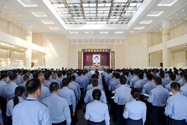 痛心<strong></p>
<p>炒币平台</strong>！武汉版“八里河派出所”所长凌晨在所里倒下 年仅52岁