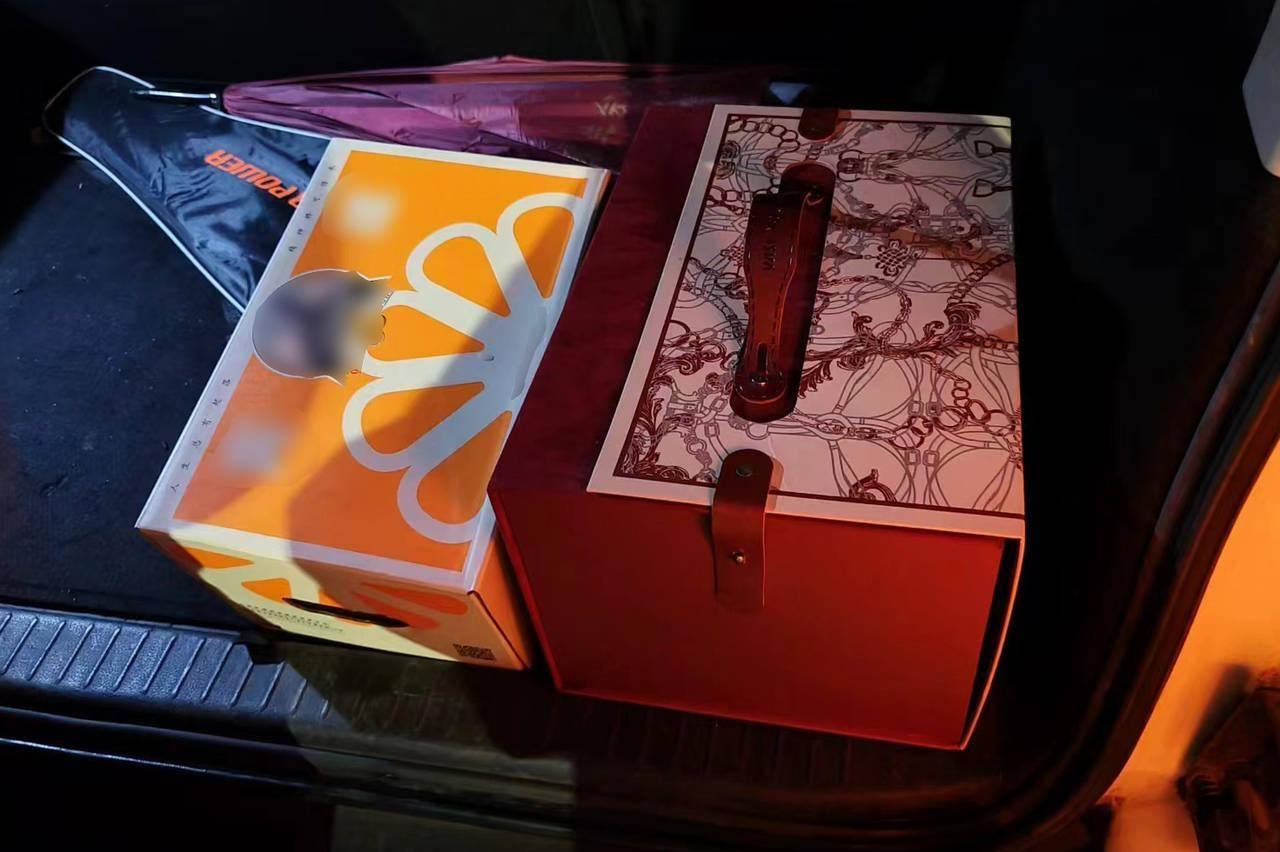 热水壶和“喜糖”里藏着大把现金<strong></p>
<p>友利平台</strong>，浙江多地已发生，警方提醒：司机请警惕