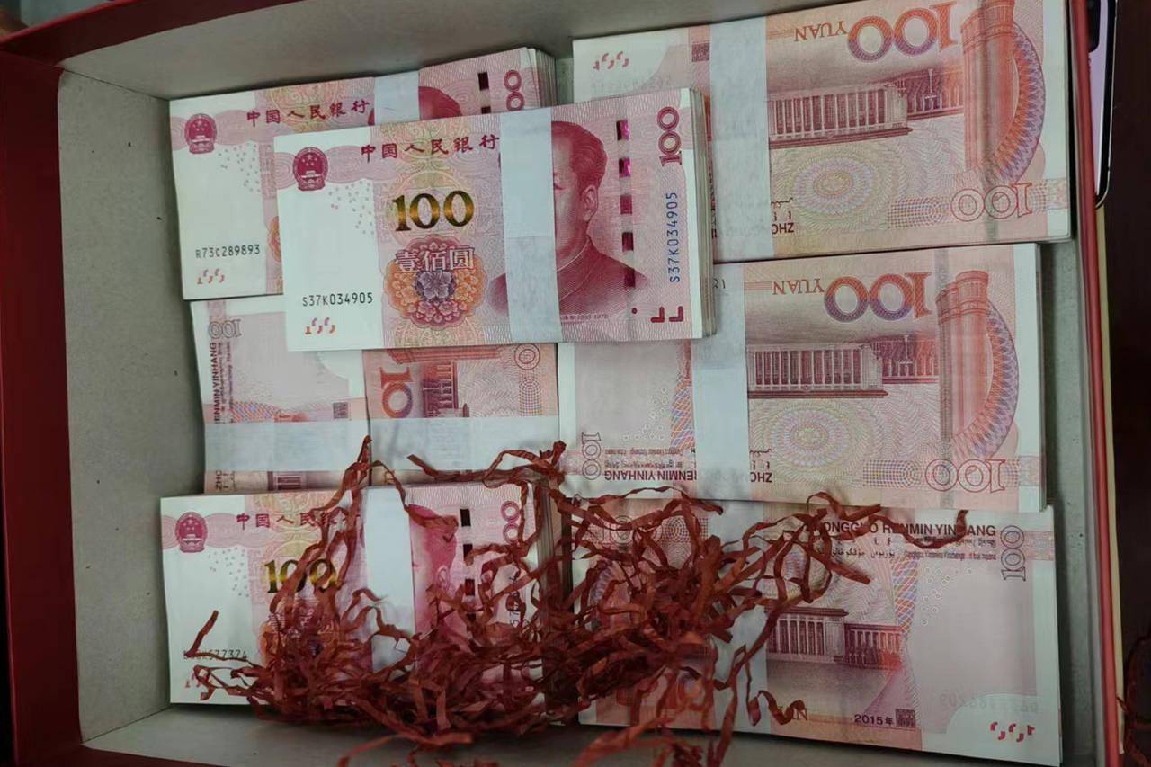 热水壶和“喜糖”里藏着大把现金<strong></p>
<p>友利平台</strong>，浙江多地已发生，警方提醒：司机请警惕