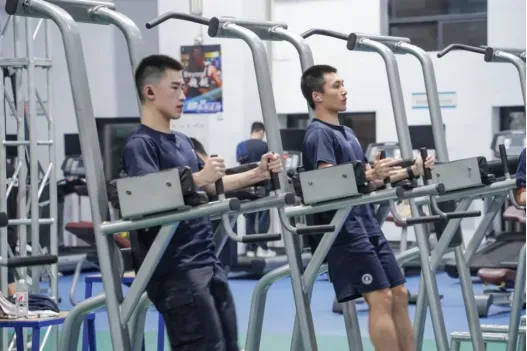 “八块腹肌和胸肌我都看习惯了”<strong></p>
<p>友利平台</strong>！浙江这所高校的健身房太火爆