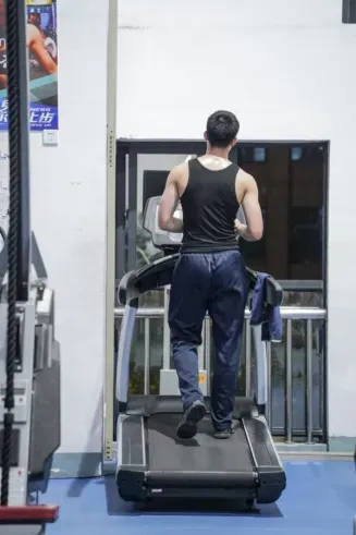 “八块腹肌和胸肌我都看习惯了”<strong></p>
<p>友利平台</strong>！浙江这所高校的健身房太火爆