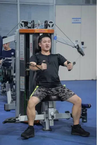 “八块腹肌和胸肌我都看习惯了”<strong></p>
<p>友利平台</strong>！浙江这所高校的健身房太火爆