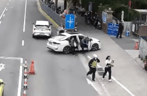 幼童误食药物导致腹痛难忍<strong></p>
<p>友利平台</strong>，普陀警方开辟绿色通道及时送医