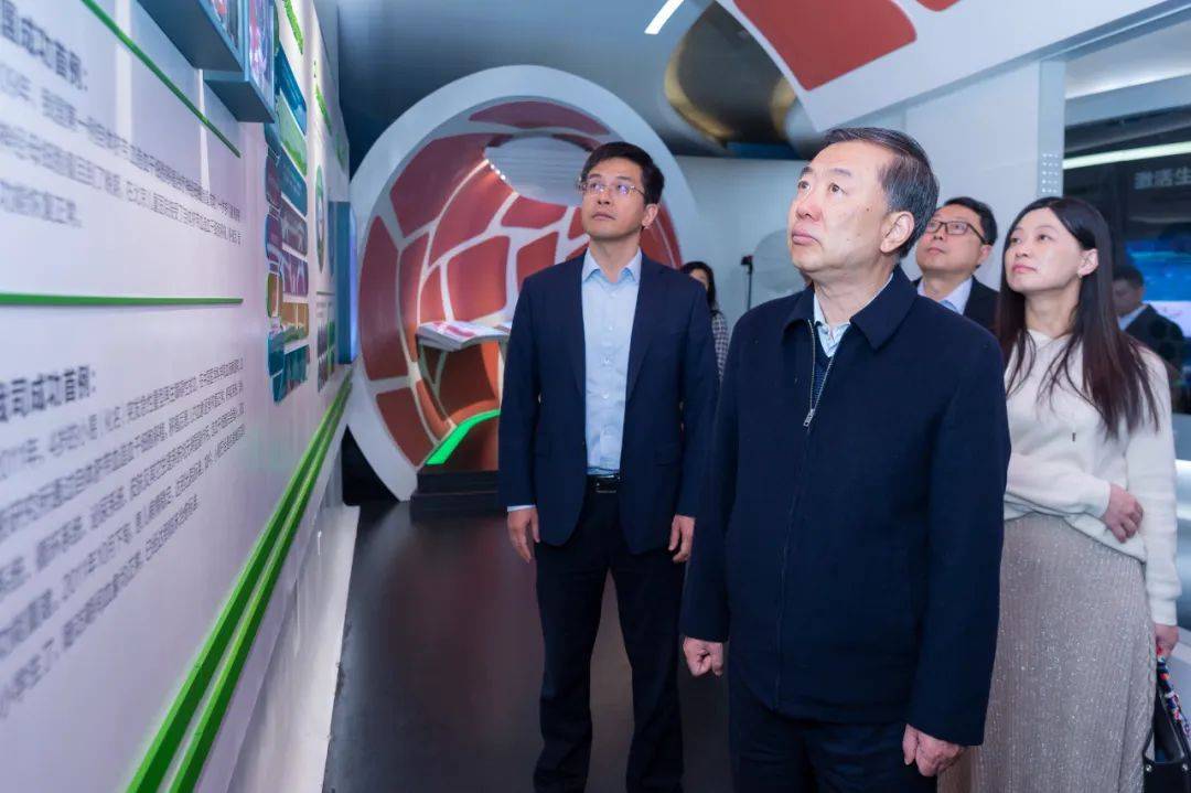 江苏省无锡市委常委、江阴市委书记许峰一行到访中源协和