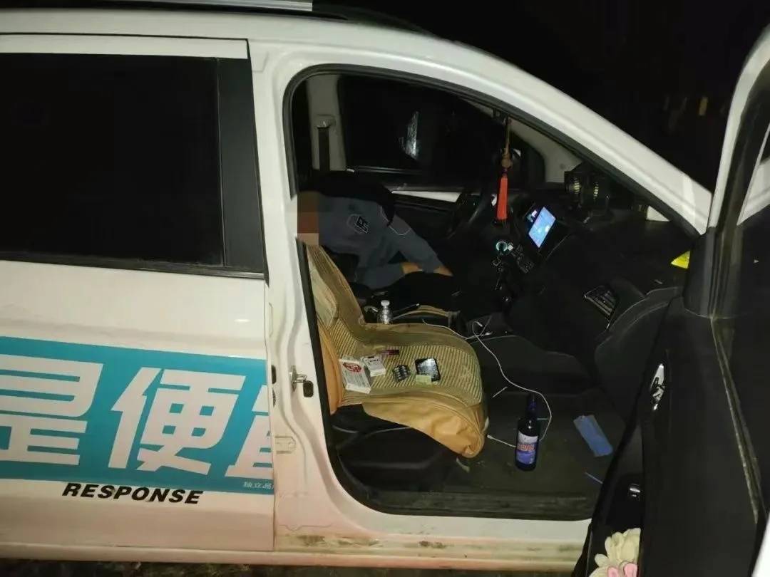 男子一时想不开<strong></p>
<p>biclub交易平台</strong>，服下头孢配白酒！40分钟后……