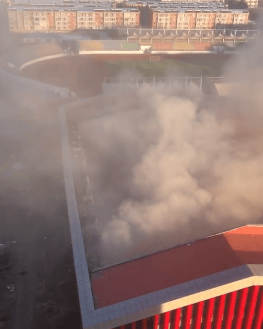 吉林白城滑冰馆发生坍塌，整个屋顶完全脱落，工作人员：无人伤亡