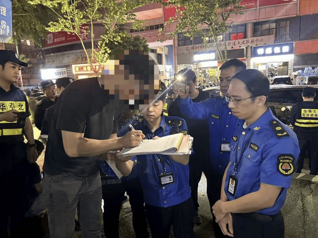 “锅铲声敲得我睡不着”！深夜<strong></p>
<p>biclub交易平台</strong>，深圳多名流动摊贩被劝离……