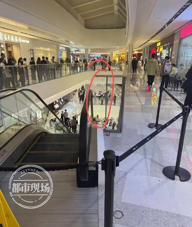 山东济宁一女孩在商场坠亡<strong></p>
<p>biclub交易平台</strong>，其倚靠的扶梯玻璃护栏疑似脱落，警方回应