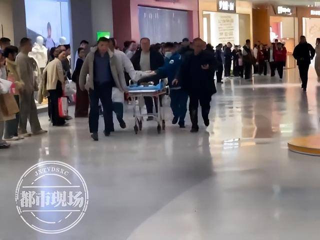 山东济宁一女孩在商场坠亡<strong></p>
<p>biclub交易平台</strong>，其倚靠的扶梯玻璃护栏疑似脱落，警方回应