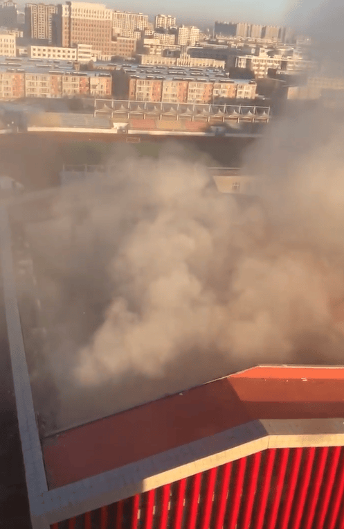 吉林白城一滑冰馆屋顶突发坍塌，暂未有人员伤亡！事故原因初判→