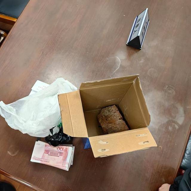 上海一男子一天内两次被骗！20000元现金装进啤酒箱<strong></p>
<p>公信宝gxs交易平台</strong>，送上顺风车……