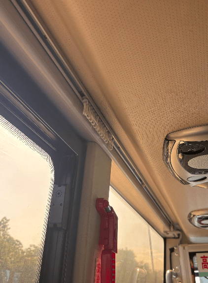 “晒足一小时太阳”！深圳一公交被指遮阳设施差<strong></p>
<p>exx交易平台下载</strong>，记者实测