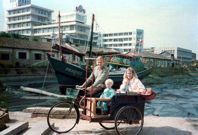 定居中国的美国教授潘维廉：中国远远领先<strong></p>
<p>群币交易平台</strong>，每次出国都感觉回到20年前