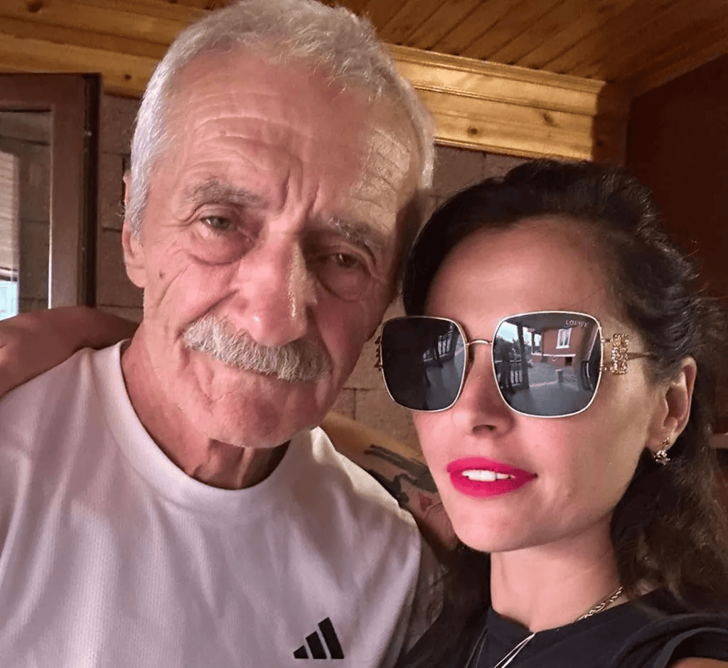 女子寻父多年<strong></p>
<p>群币交易平台</strong>，发现父亲三年前就成了自己的Facebook好友