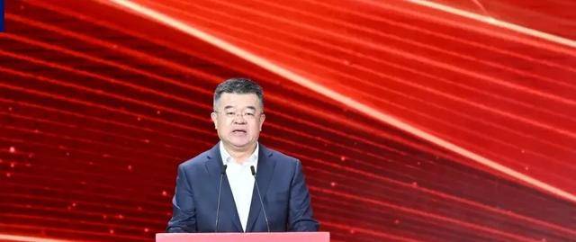 主动投案<strong></p>
<p>群币交易平台</strong>！新疆维吾尔自治区党委社工部副部长宿召兵被查