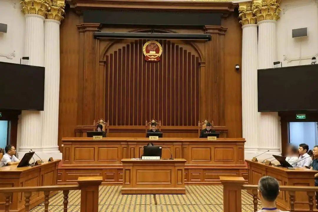 “男子被流浪猫绊倒案”进展：投喂者已支付4.8万赔款，球馆方仍未履行赔偿