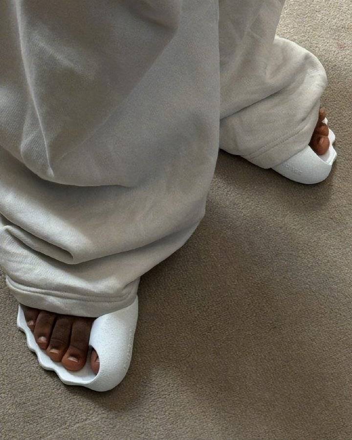 巴黎世家这鞋要卖1万多<strong></p>
<p>韶关交易中心服务平台</strong>？网友看傻：确定不是鞋垫？