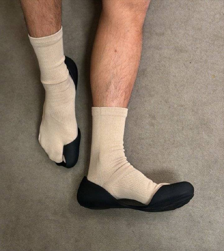 巴黎世家这鞋要卖1万多<strong></p>
<p>韶关交易中心服务平台</strong>？网友看傻：确定不是鞋垫？