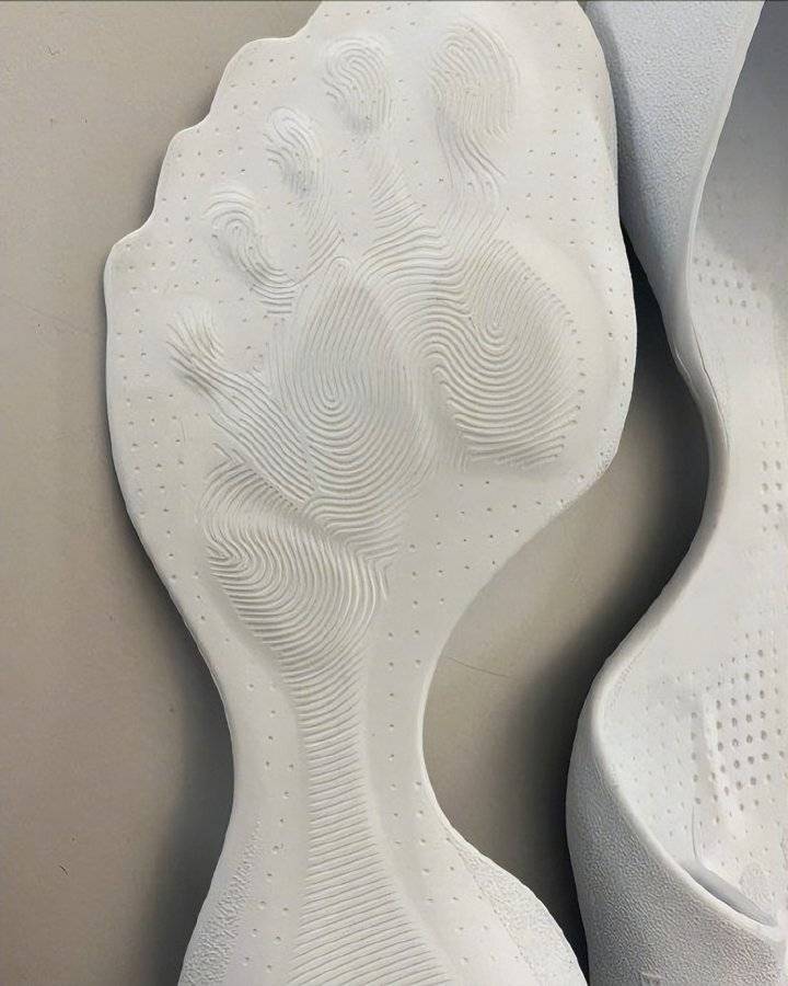 巴黎世家这鞋要卖1万多<strong></p>
<p>韶关交易中心服务平台</strong>？网友看傻：确定不是鞋垫？