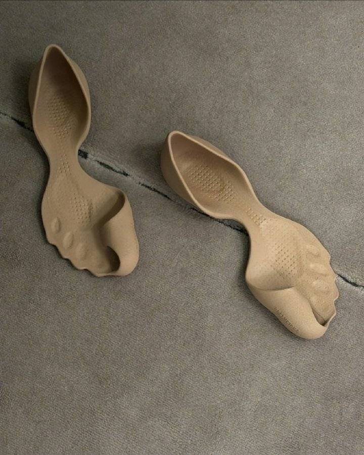 巴黎世家这鞋要卖1万多<strong></p>
<p>韶关交易中心服务平台</strong>？网友看傻：确定不是鞋垫？