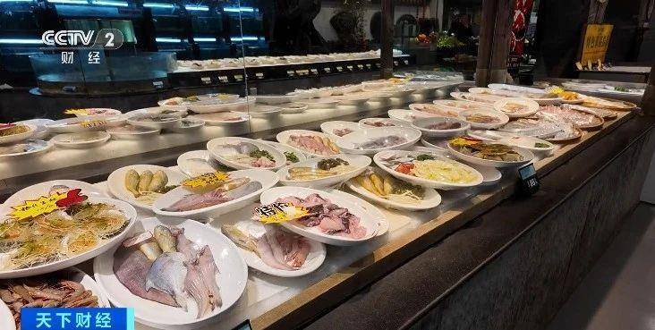 火热<strong></p>
<p>国内交易平台</strong>！年夜饭价格普遍下调 除夕午餐预订量也“爆单”
