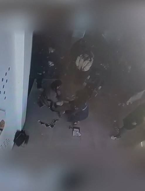 河南一大学老师心脏骤停晕倒<strong></p>
<p>bleutrade交易平台</strong>，女学生按压施救：我也很害怕，看到老师好转激动手抖