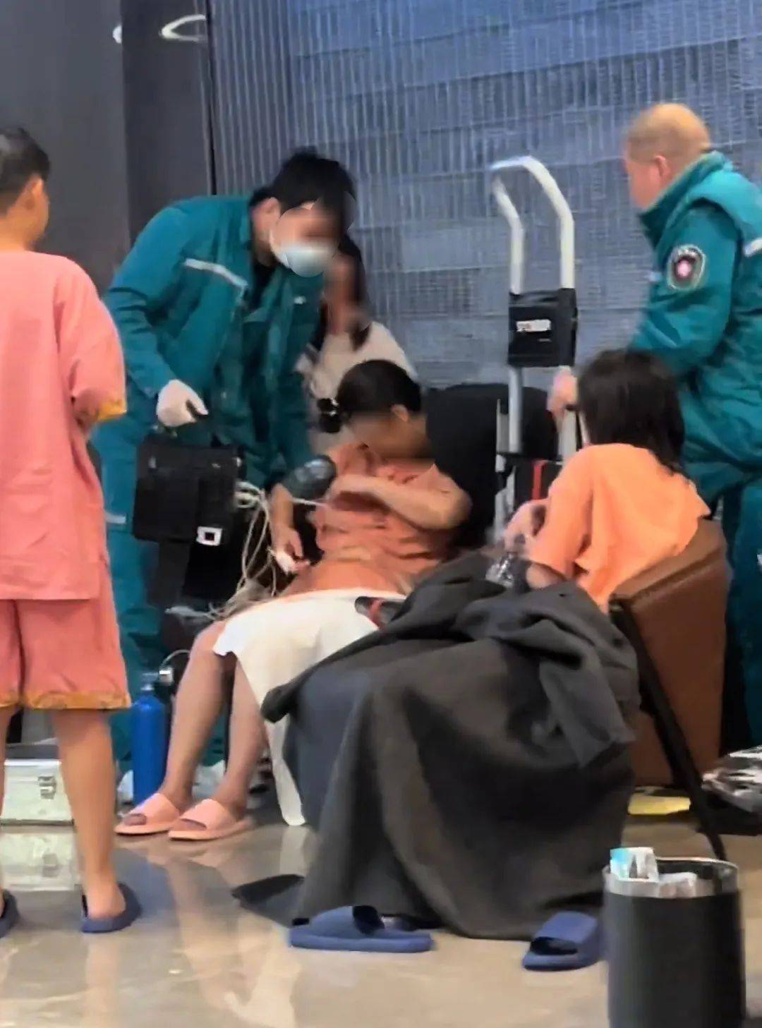 一洗浴中心突发<strong></p>
<p>bleutrade交易平台</strong>！女浴区多人出现不适......