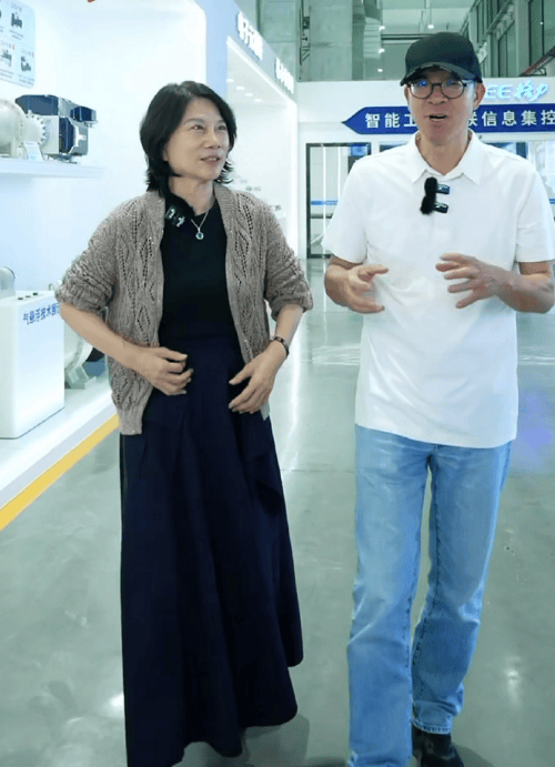 俞敏洪：我和董明珠不同<strong></p>
<p>深圳交易平台</strong>，她是霸蛮式领导，说一不二