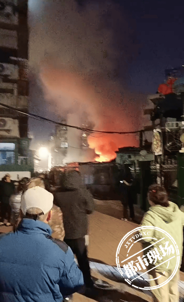 “我家楼都动了”<strong></p>
<p>深圳交易平台</strong>，天津一小区突发火灾，当地消防深夜通报