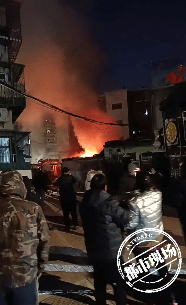 “我家楼都动了”<strong></p>
<p>深圳交易平台</strong>，天津一小区突发火灾，当地消防深夜通报