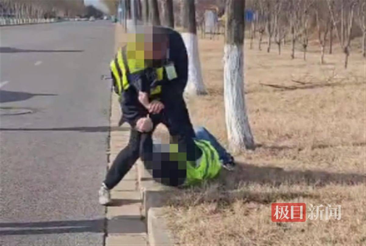 廊坊一驾考安全员将学员按在地上击打<strong></p>
<p>深圳交易平台</strong>，考场：科目三未过引发冲突，已调解