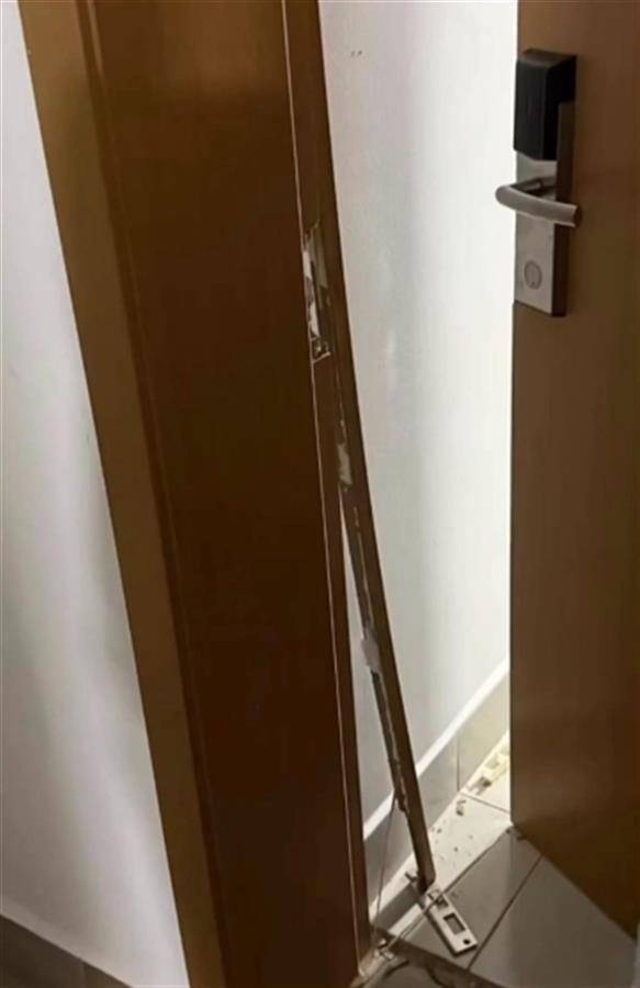 上海一高校男生晚上撞开女生寝室门<strong></p>
<p>币币通交易平台</strong>，校方：醉酒后走错了