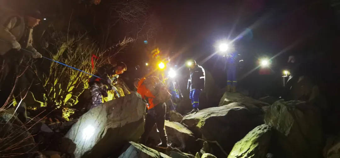 北京一男子带娃登山意外身亡<strong></p>
<p>币币通交易平台</strong>！8岁孩子：以为爸爸只是睡着了