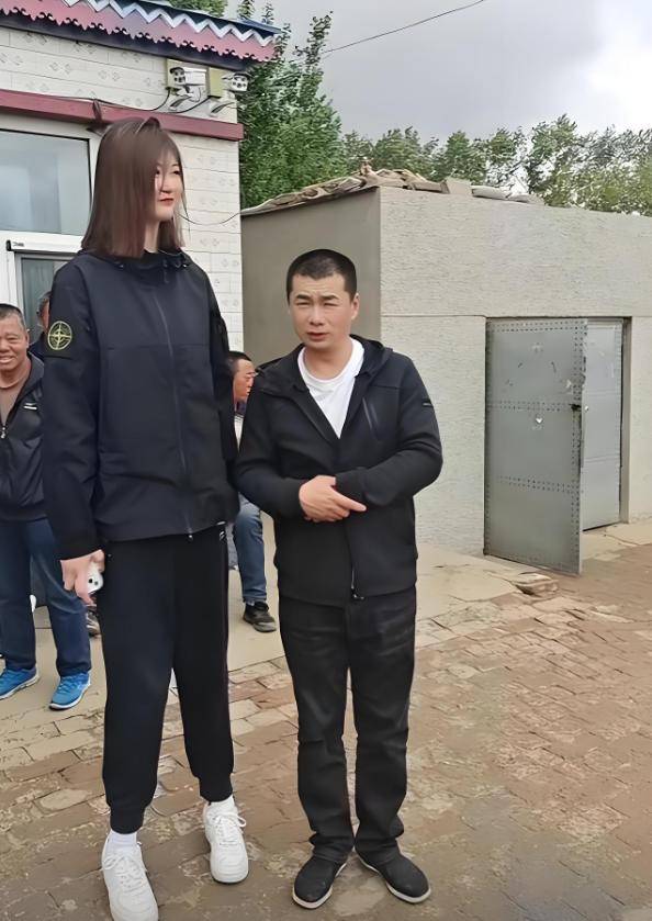 女孩身高2米26貌美如花<strong></p>
<p>币特币交易平台</strong>，妈妈天天发愁：白长这么漂亮，没人敢追