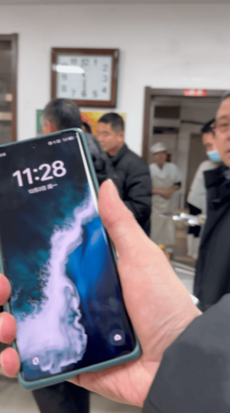 大连一市场监管局疑未到下班时间多人排队打饭 工作人员回应：拍摄者或调<strong></p>
<p>币网交易平台</strong>了手机时间