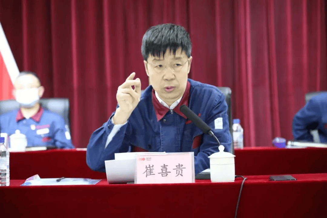 “老上级”落马同一天<strong></p>
<p>一个交易平台</strong>，陆明春被查