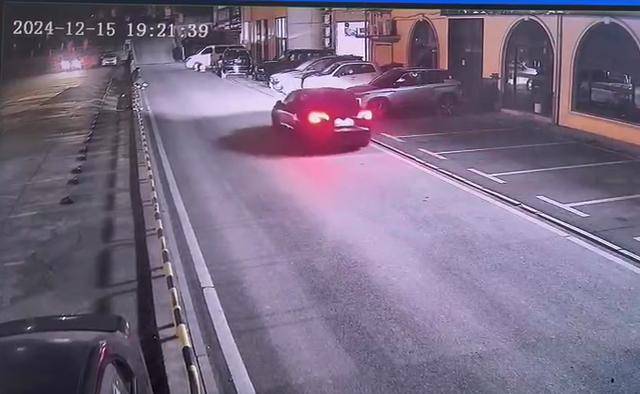 在灿哥说车买的车被强行开走！进展：车辆已退给买方<strong></p>
<p>一个交易平台</strong>，涉事销售接受警方调查