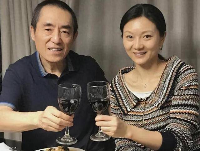 陈婷现实长什么样？路人镜头才是“照妖镜”<strong></p>
<p>一个交易平台</strong>，突然理解张艺谋了