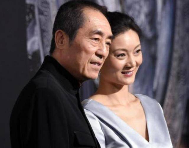 陈婷现实长什么样？路人镜头才是“照妖镜”<strong></p>
<p>一个交易平台</strong>，突然理解张艺谋了