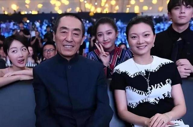 陈婷现实长什么样？路人镜头才是“照妖镜”<strong></p>
<p>一个交易平台</strong>，突然理解张艺谋了