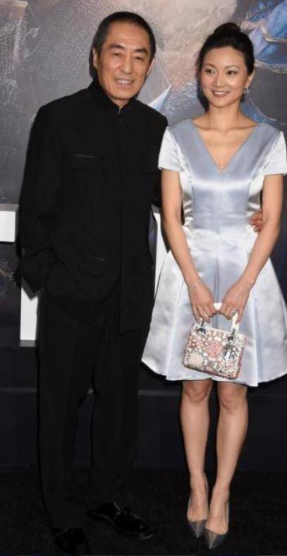 陈婷现实长什么样？路人镜头才是“照妖镜”<strong></p>
<p>一个交易平台</strong>，突然理解张艺谋了