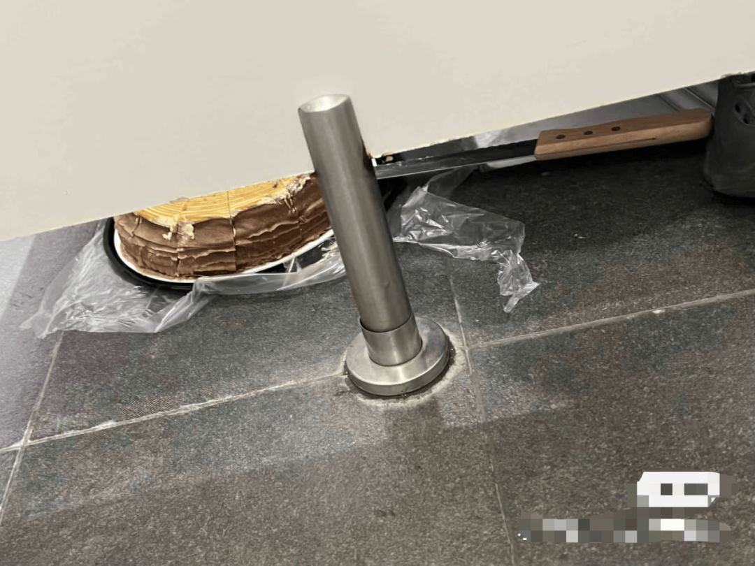 疑似代购在厕所里分装蛋糕<strong></p>
<p>币圈平台</strong>，广州山姆回应