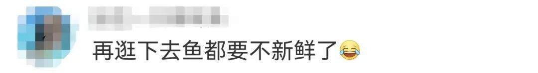 江西男子钓到56斤鳡鱼绕城5小时炫耀：不是天冷能逛到第二天