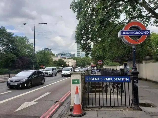 广州出现“超迷你”地铁口<strong></p>
<p>中币网交易平台合法吗</strong>，仅容两人并排走